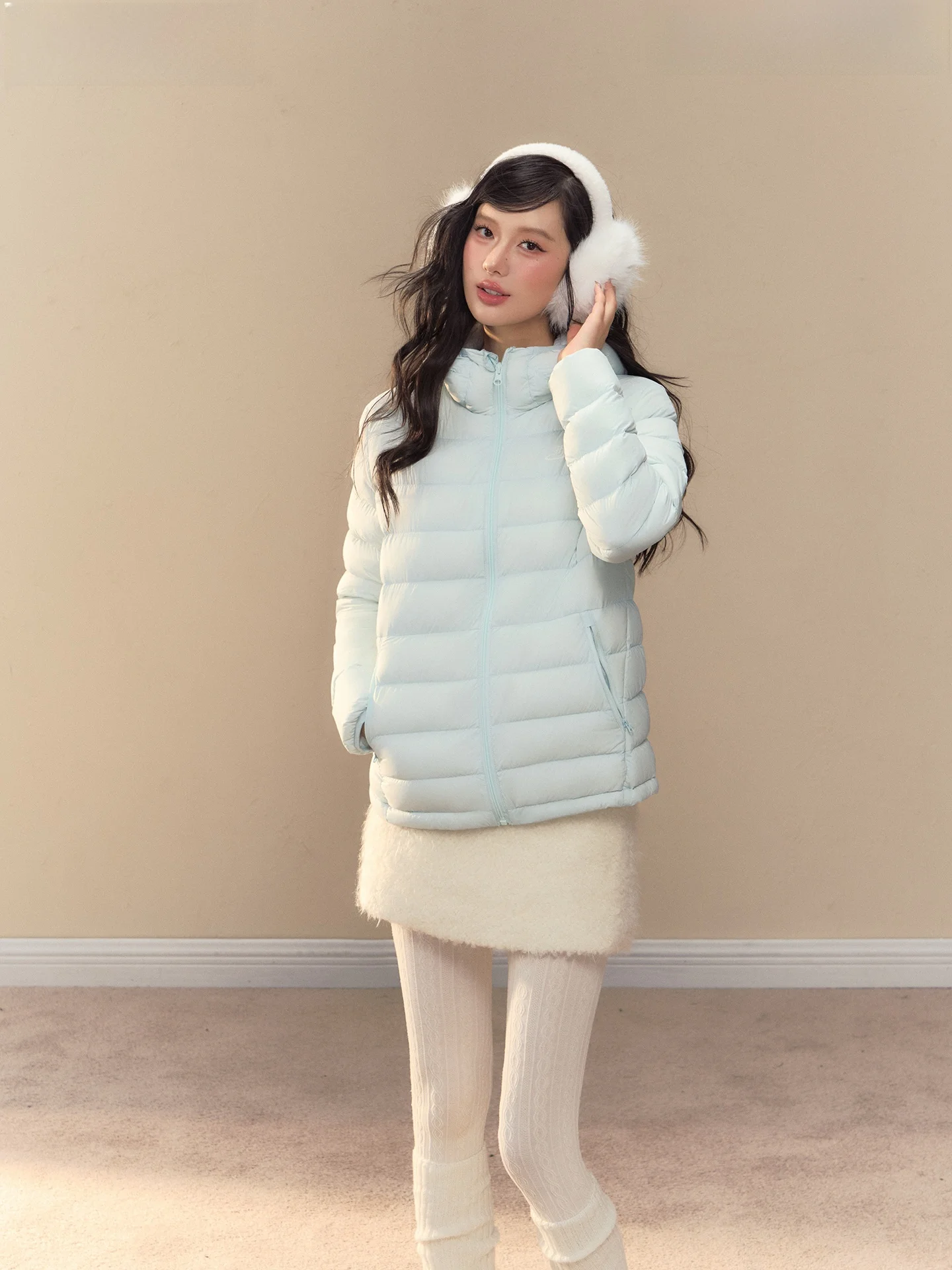 

Легкая женская куртка Slim Fit с капюшоном и поясом на талии, 90% белый утиный пух, однотонная верхняя одежда H2AN1 STUDIO