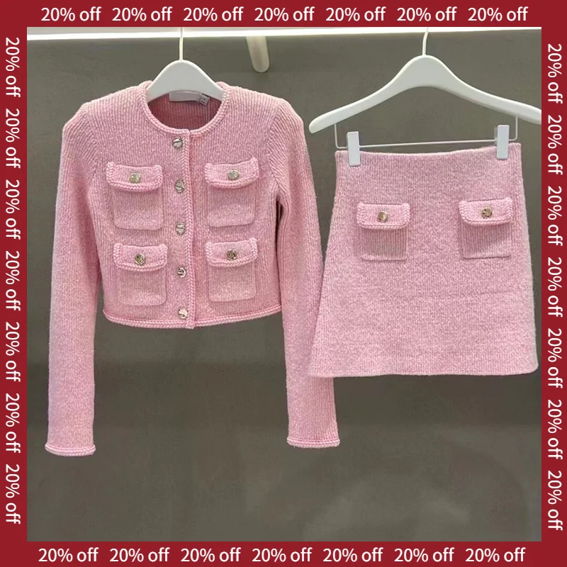 

Вязаный комплект Ele Pink в вертикальную полоску 6A SP24 Autumn Faion Small Fraance Топ и юбка из двух предметов