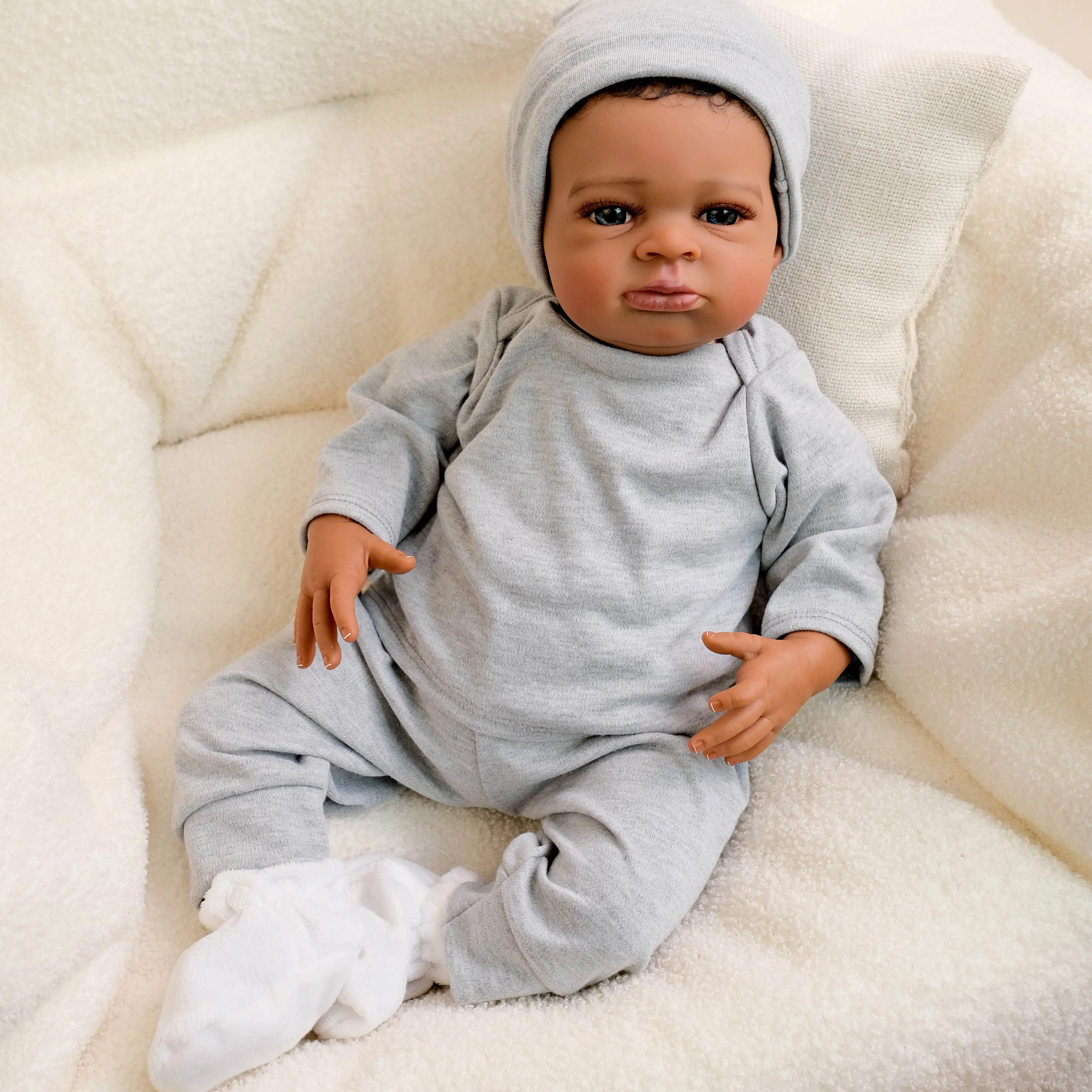 19 pollici Lanny Pelle scura Corpo in cotone morbido Peluche Realistico Reborn Baby Doll Strati multipli Pittura Pelle 3D con capelli radice a mano