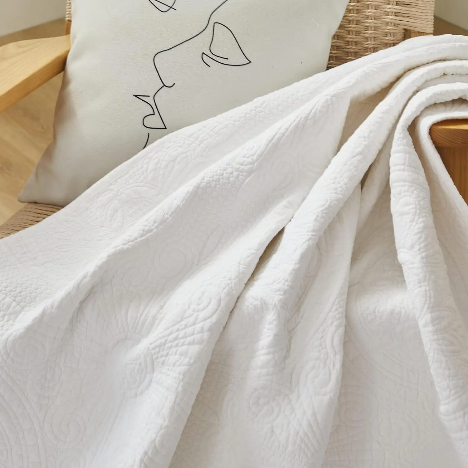 

White Boho Sunflower Medallion Quilt Cotton Quilted Throw Blanket For Bed Couch Daybed 47 X 60 Inch Decorative Throw Blankets