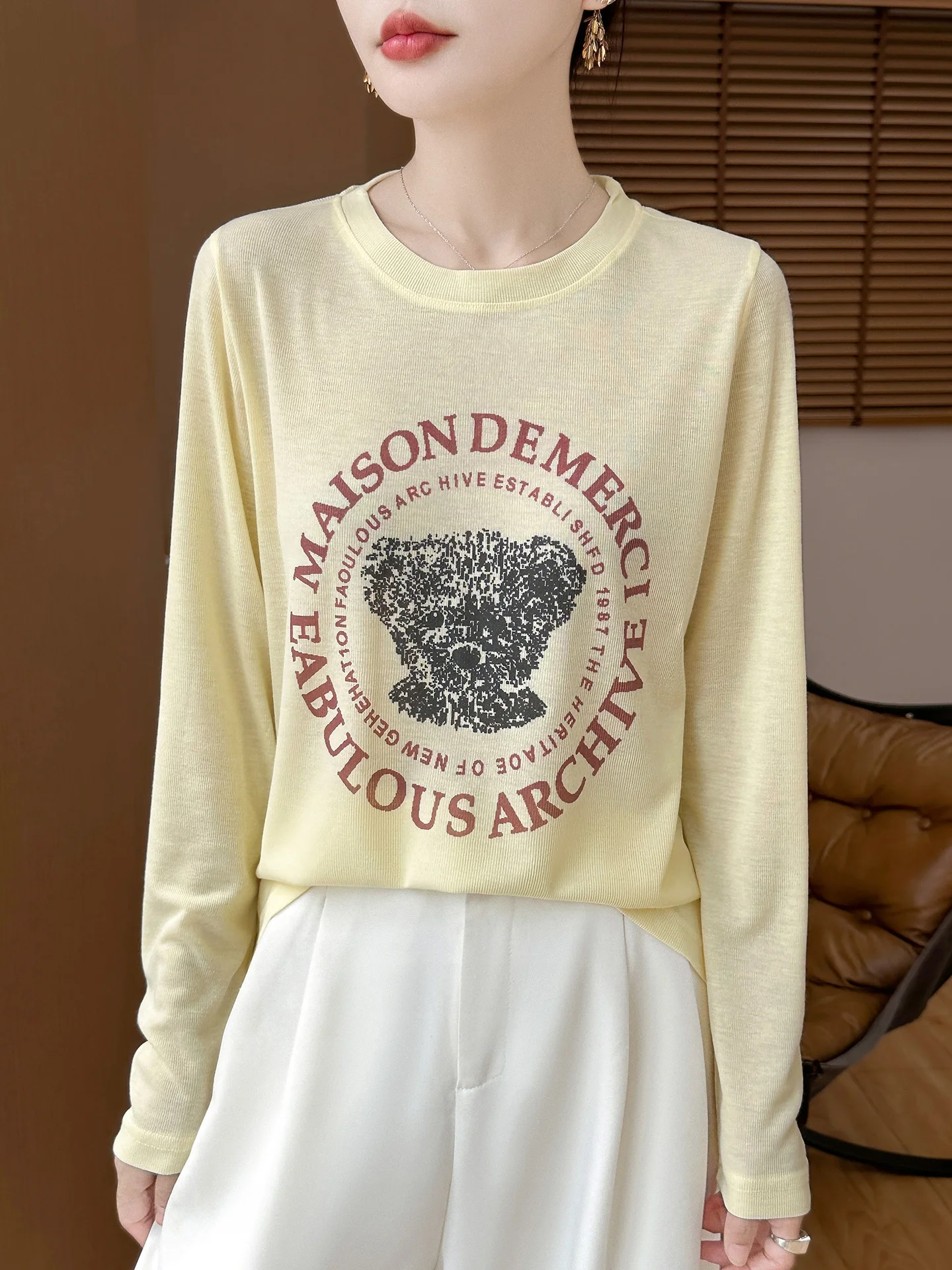 Cienka koszulka z nadrukiem na wczesną jesień, nowa kolekcja 2025, modna koszulka, uniwersalna, okrągły dekolt, krótki rękaw, top z lyocellu, damska, codzienna...