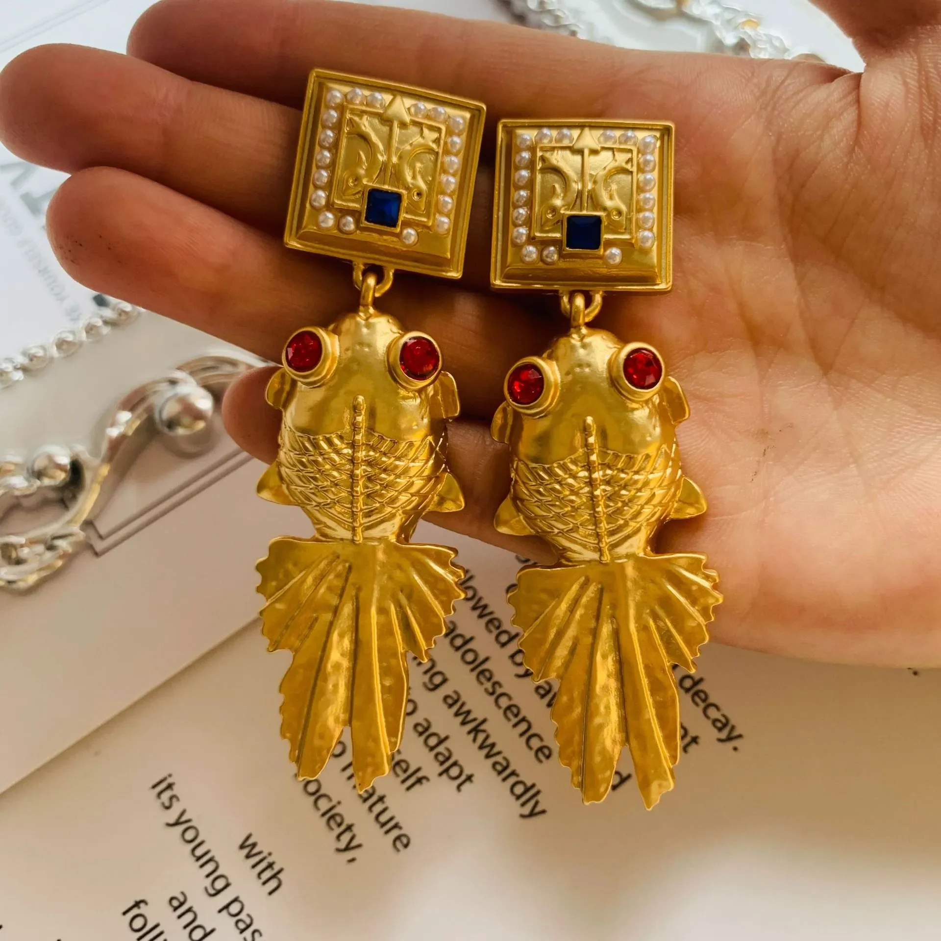 

Fashion Vintage Gold-Plated Luxury Ear Clip Women's Jewelry Stud Earrings