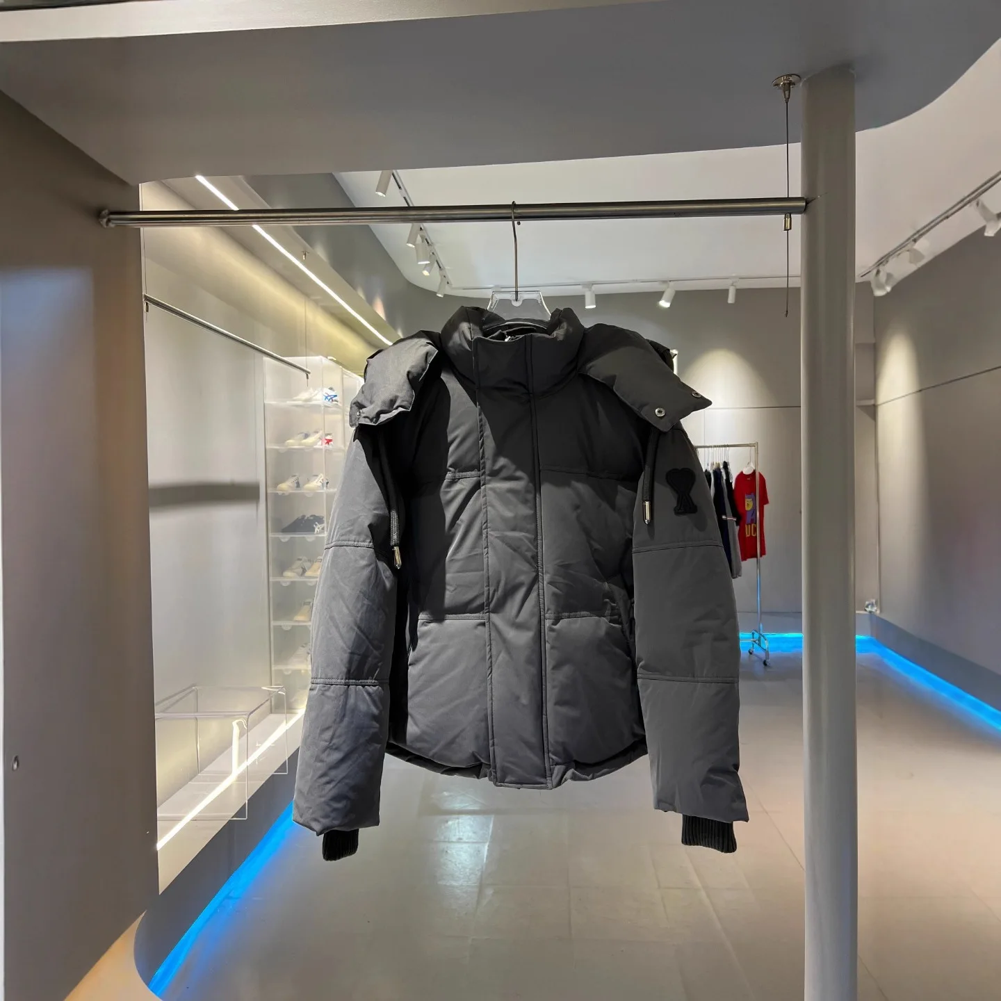 PuTian الإصدار العالي الأصلي 1:1 FW22 AMI القلب الشخصي كم شارة قصيرة بيضاء بطة أسفل سترة المرأة نمط غير رسمي