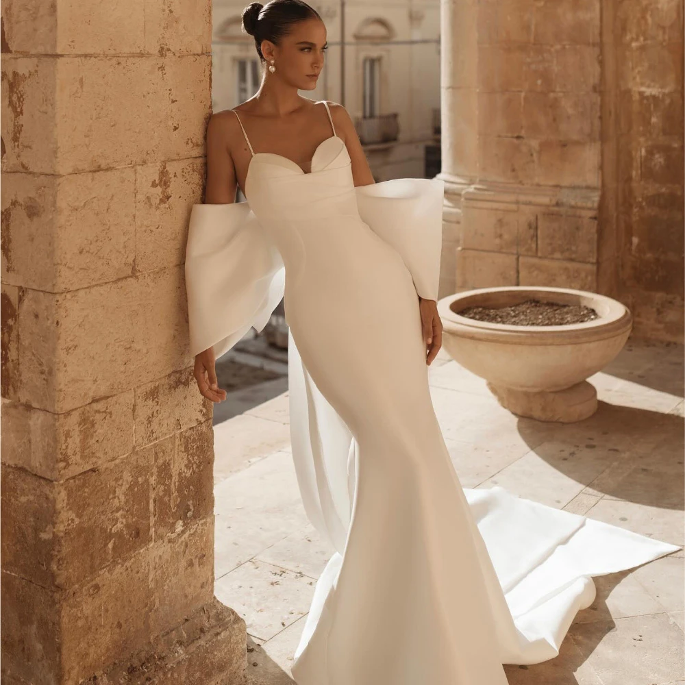 ชุดแต่งงานผ้าซาตินสีขาวแบบสั่งตัด ดีไซน์หรูหรา ทรงเกาะอก แขนกุด สไตล์โบฮีเมียน ทรงเอไลน์/ทรงเมอร์เมด