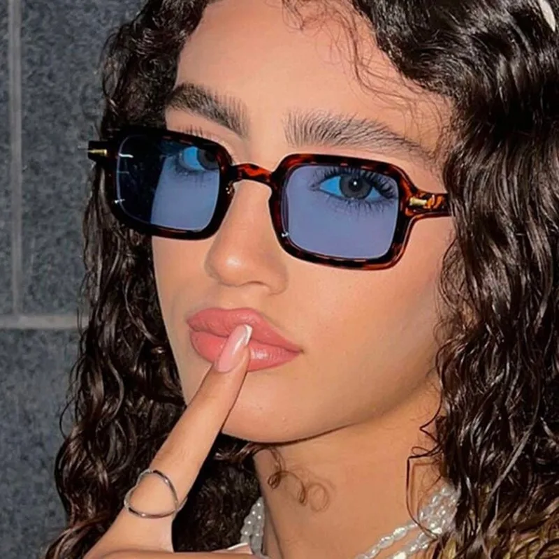 1 Stück Vintage-Sonnenbrille für Damen, trendiger kleiner Rahmen mit Nietenverzierung, europäischer und amerikanischer Modestil