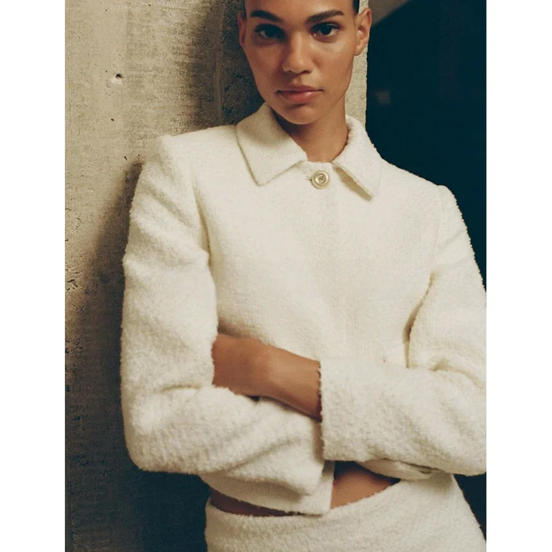 جاكيت نسائي صوفي جديد لموسم الربيع بتصميم عصري بسيط وأنيق بأكمام طويلة ولون واحد مع تفاصيل الأزرار