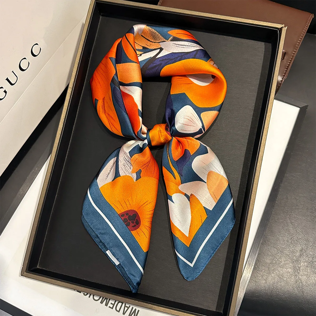 مصمم الحرير مربع وشاح المرأة شال من الساتان التفاف الحجاب رباط شعر الإناث المعصم الفاخرة الرأس 70*70 سنتيمتر Echarpe 2025 باندانا #2