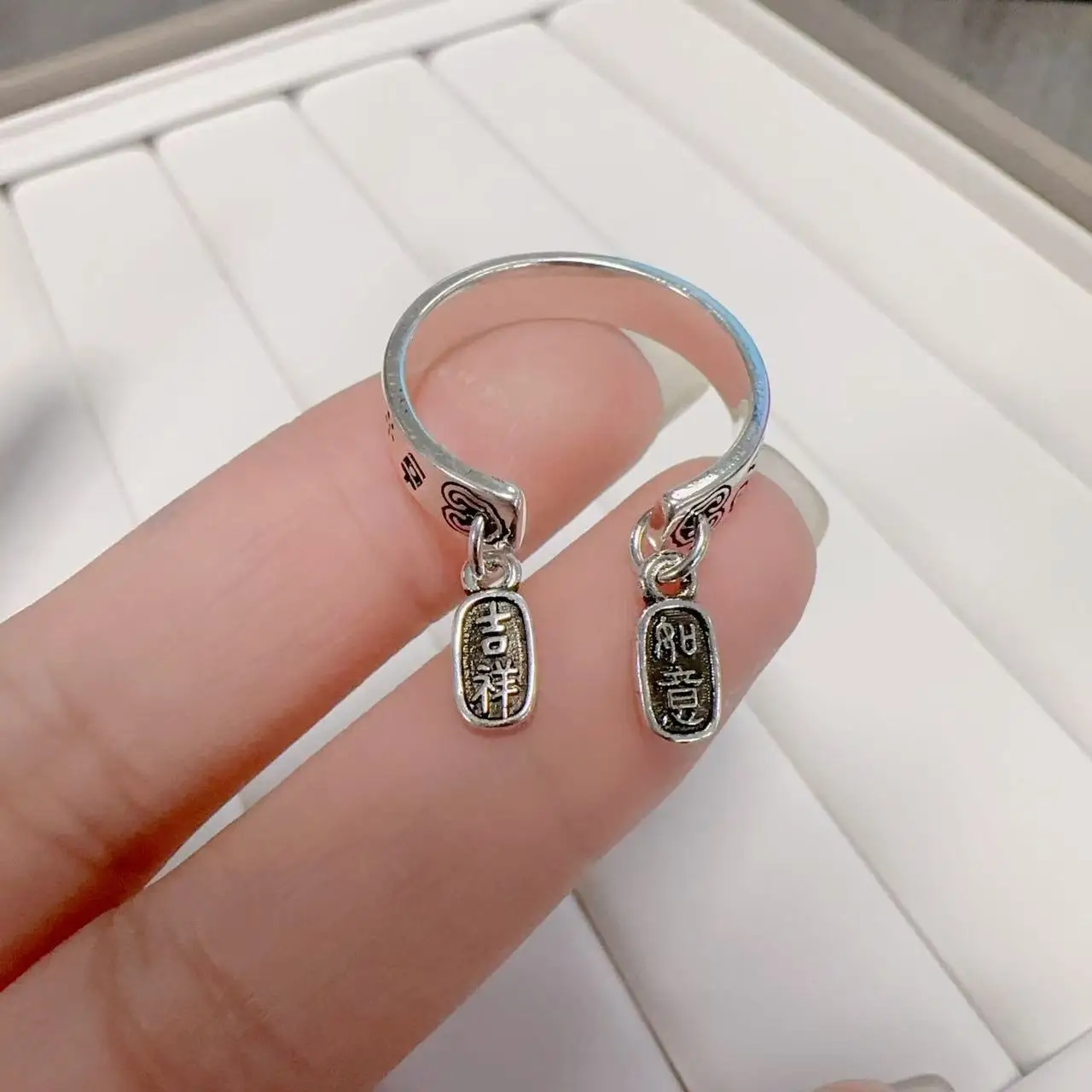 Vintage Auspicious Clouds Ring For Lady Blessing Water Drop Pendant Amulet Ring Female Index Finger Accessories