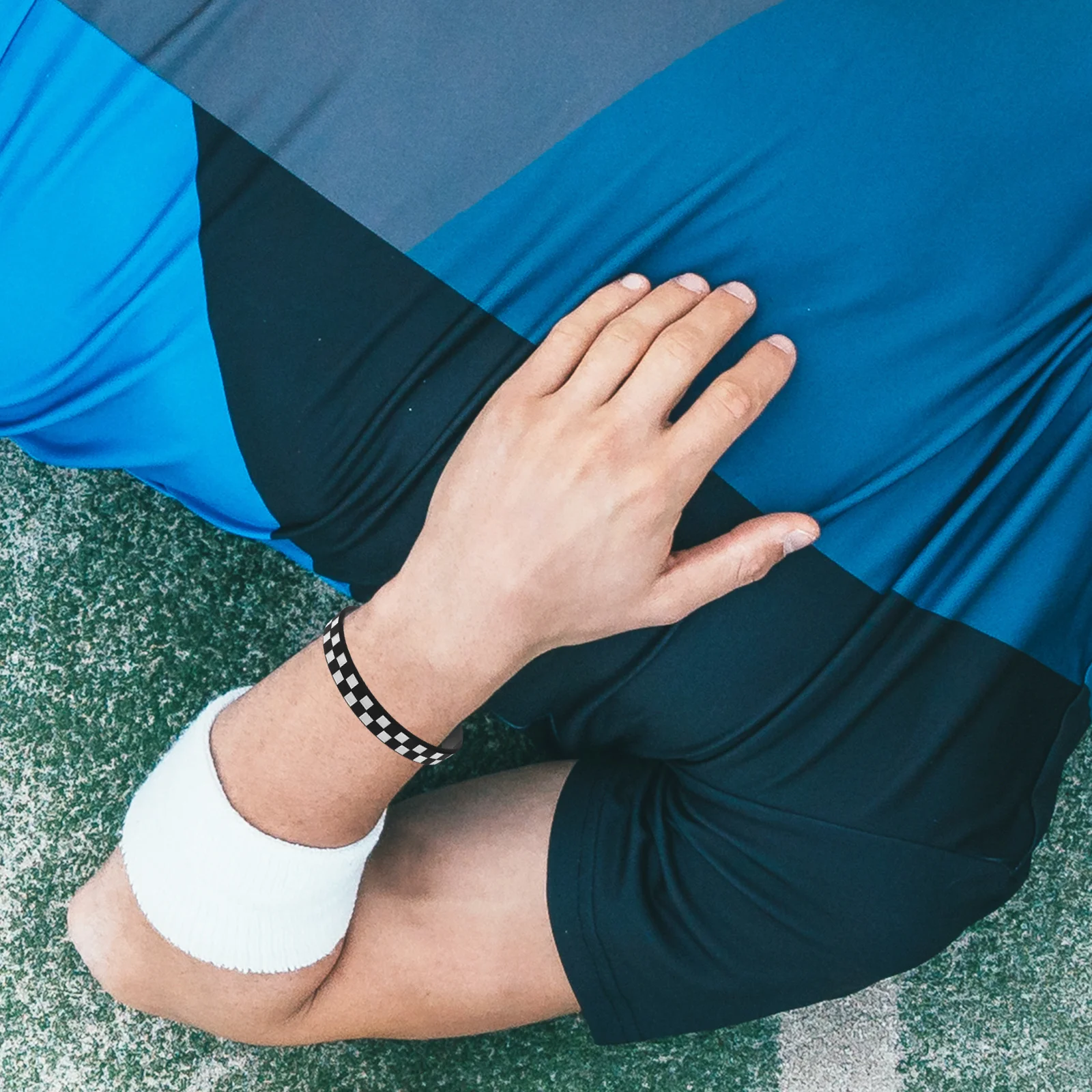 

12Pcs Checkered Racing Silicone Wristbands Soft Lightweight Bracelets Sports Party Gifts for Fans Racing Car Wristbands