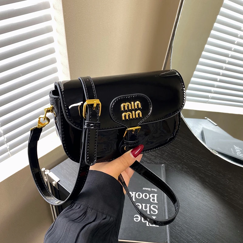

Premium Simple Clutch Bag For Women In Vintage Fashion With Elegant Leather And Trendy Letter Logo