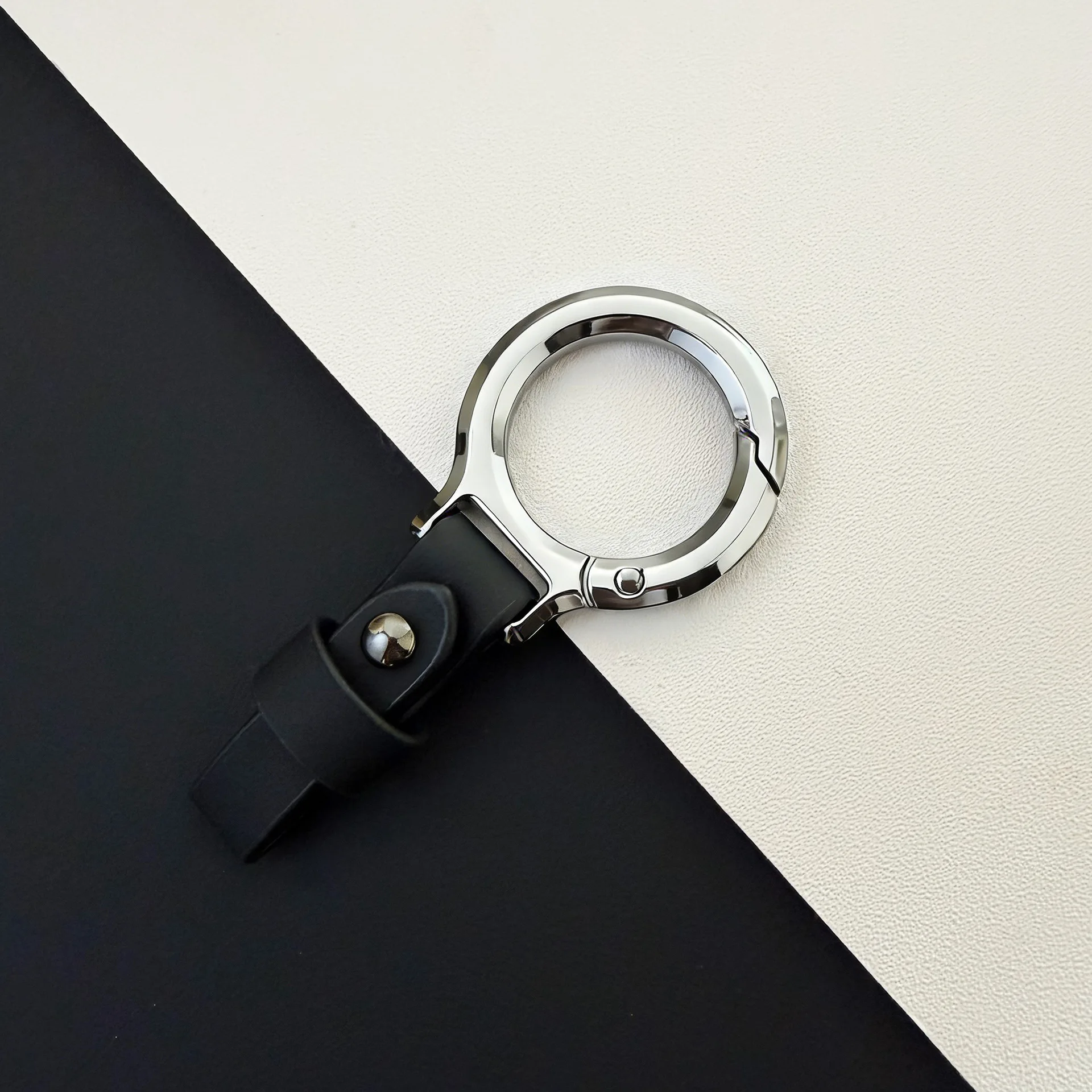Herren-Schlüsselanhänger aus Zinklegierung und Leder, Anti-Verlust-Karabiner, langlebiger Schlüsselhalter, Organizer für den Gürtel, Geschenk – Detail 13