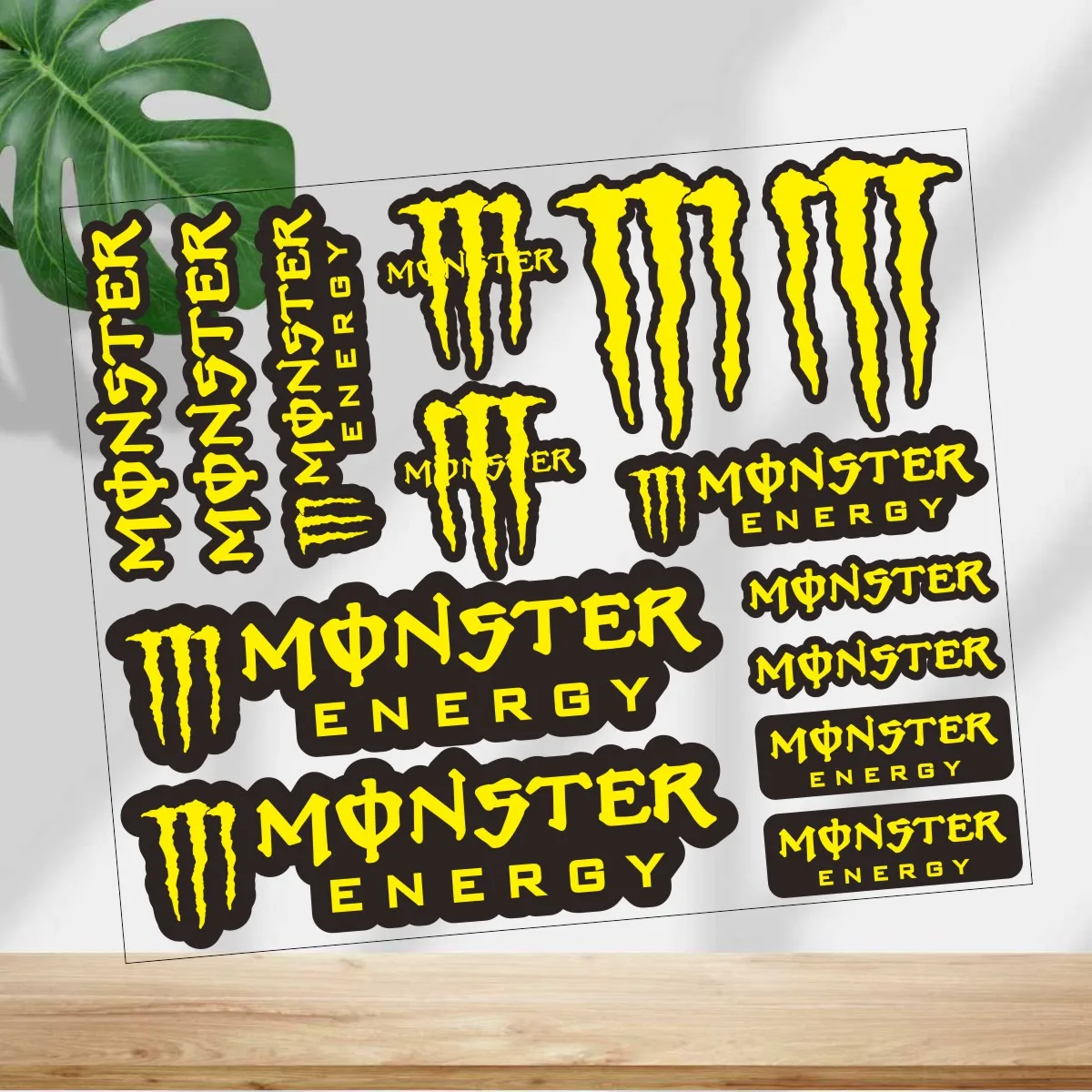 

Светоотражающая наклейка Monster Energy с логотипом, мотоциклетный бак, шлем, автомобильный велосипед, желтая наклейка, комплект для YAMAHA HONDA SUZUKI KAWASAKI KTM