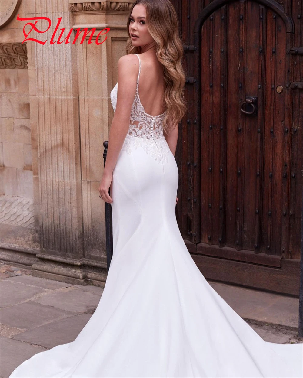 カスタマイズされたエレガントなホワイトジャージのウェディングドレス繊細な V ネックスパゲッティストラップブライダルパーティークラシックボタンバックブライダルドレス