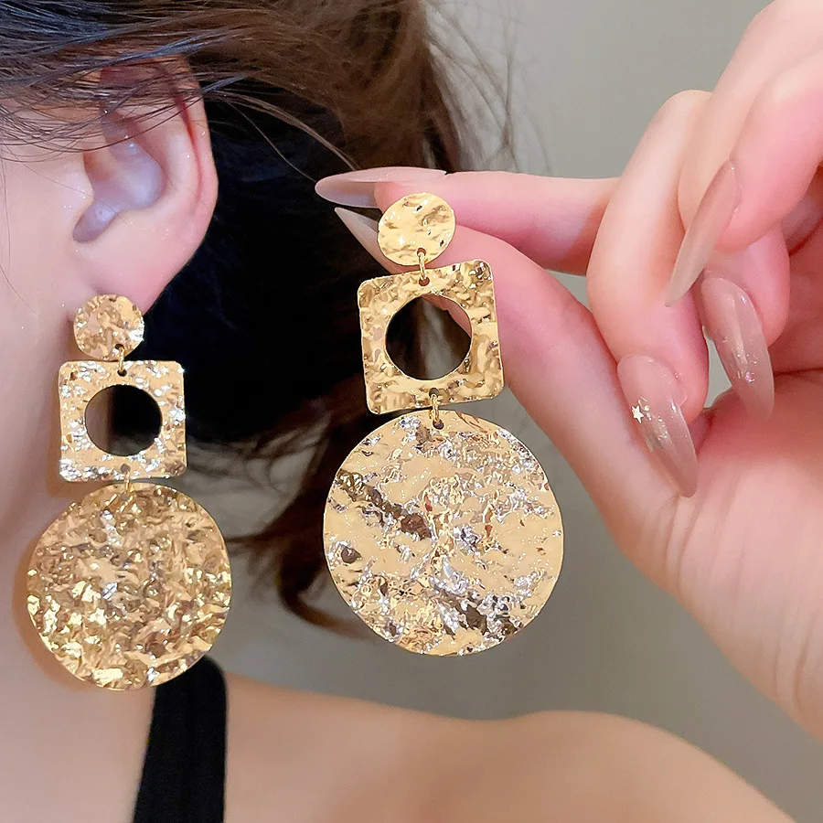  New Exaggerated Wrinkled Metal Geometric Pendant Earrings for Women Minimalism Style Fashion Accessories Party Jewelry Gift