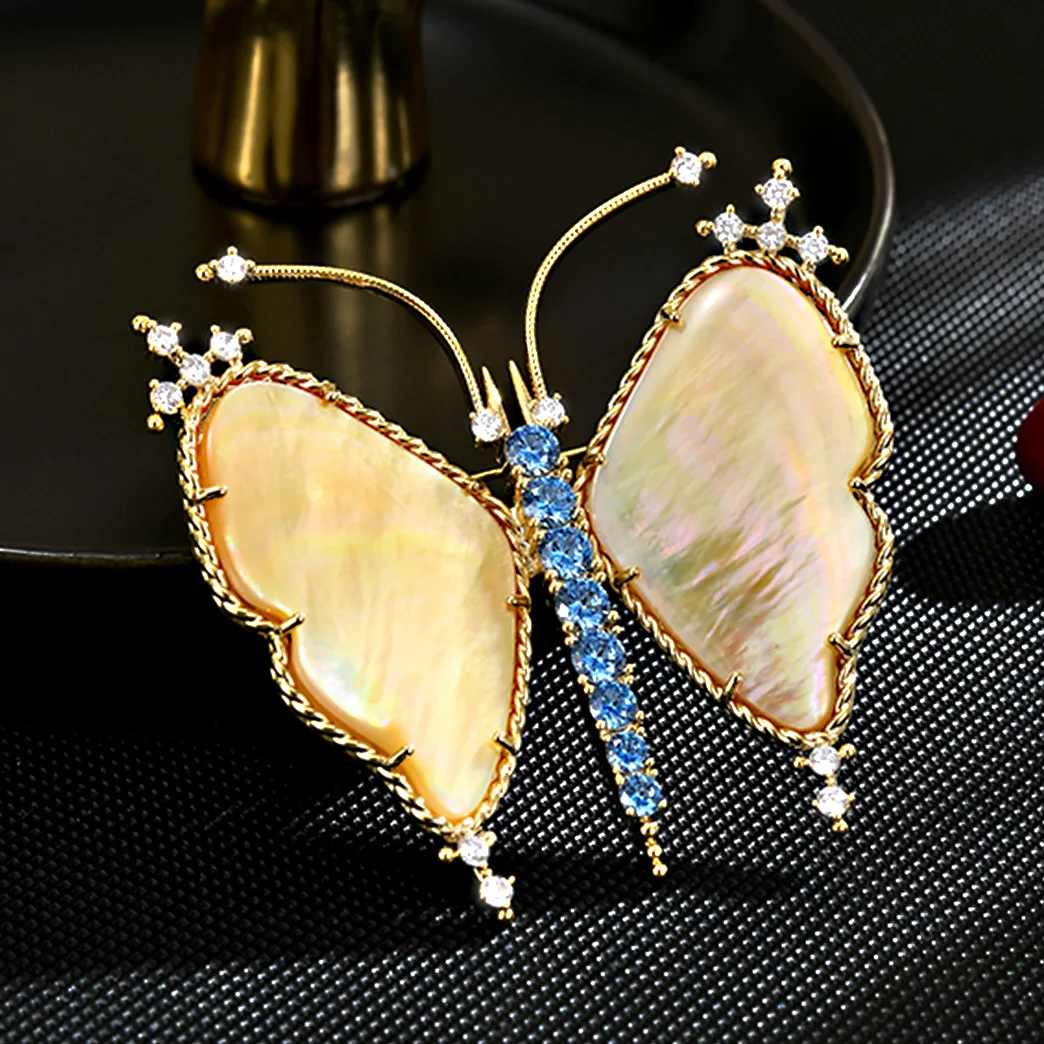 

Изысканная брошь-бабочка из натурального перламутра и циркония, модный аксессуар для костюма и пальто для женщин