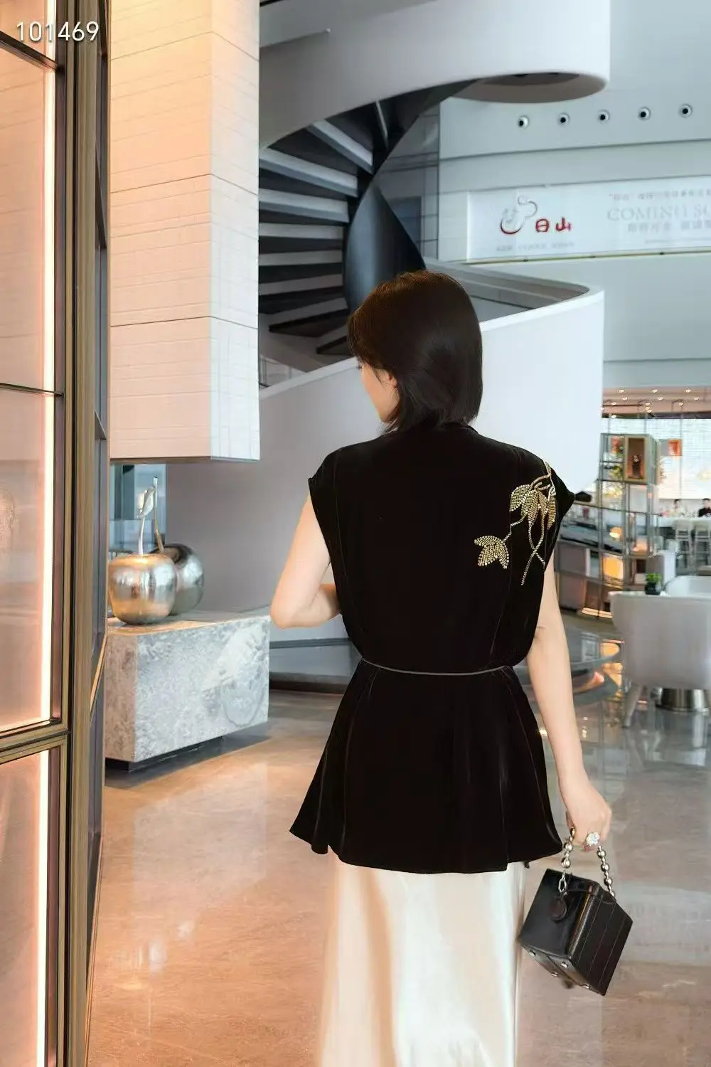 Primavera y otoño nuevo cuello en V seda + tela de terciopelo posicionamiento exquisito bordado de lentejuelas + cinturón dobladillo Irregular chaleco de mujer M-XXL