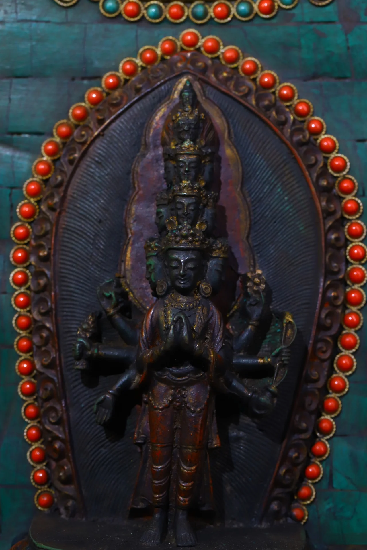 

9 "Старая народная коллекция Сицзян, старая бронзовая окрашенная мозаика, драгоценный камень, бусины gZi, бирюза, 1000 рук, Гуаньинь, буддийская ниша, зал поклонения