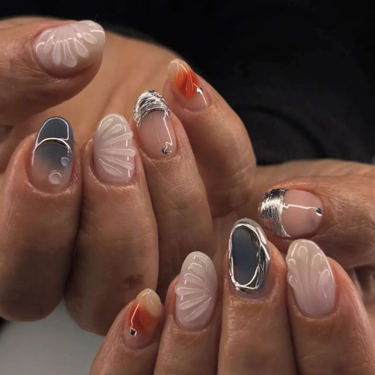 

24Pcs Mid-length French Almond False Nails Orange Blue Smudge Press on Fake Nails 3D Silver Pattern Wearable Full Cover Nail Tip