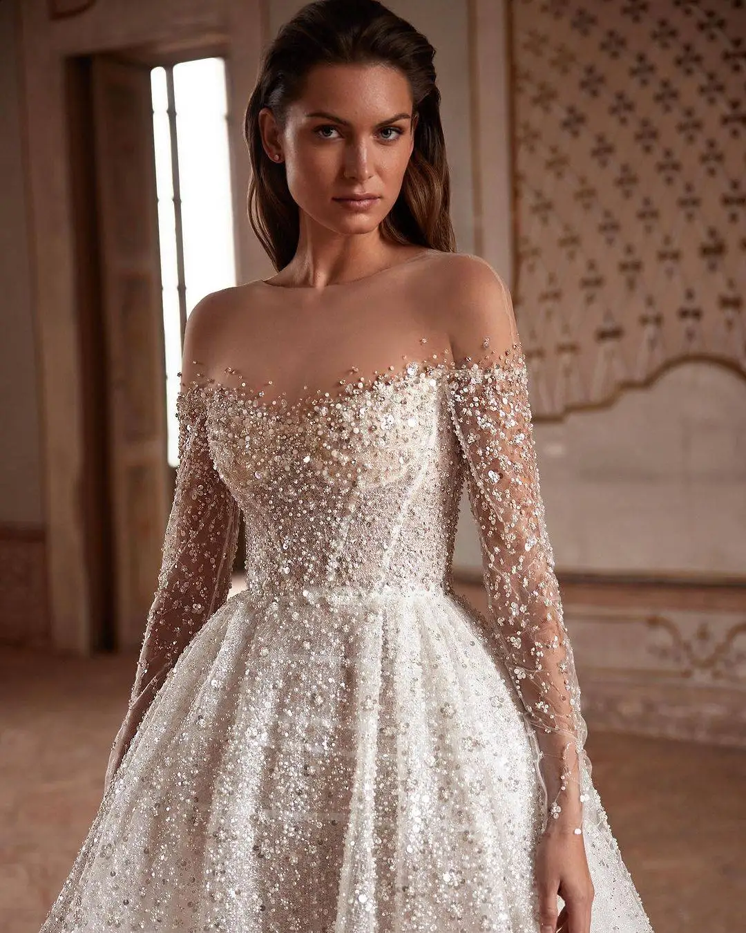 Lusso A Line abito da sposa Appliques perle perline paillettes O collo abito da sposa perline abiti da sposa manica lunga su misura