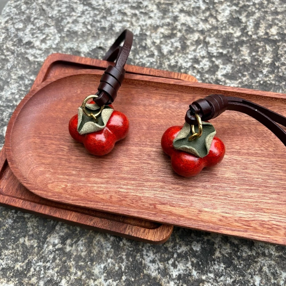 

Брелок-подвеска для автомобиля из натуральной кожи ручной работы в стиле «хурма», аксессуар для ключей, подарок на Новый год, символ удачи