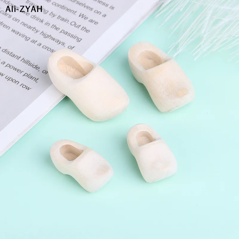 【Z】1 Paar 1/12 Puppenhaus-Miniatur-Holzschuhe, Simulationsmodell für Szenenrekonstruktion, DIY-Zubehör