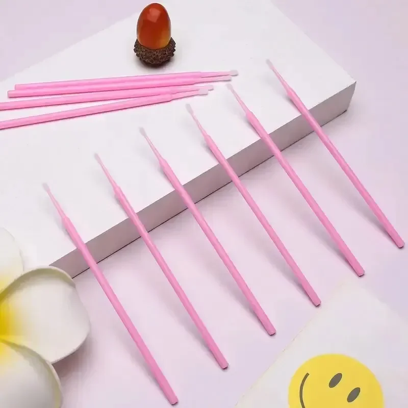 100個入り使い捨てミニチュアマスカラブラシ、メイクアップクリーニング用、そしてパーソナルケアにも対応、ピンクのメイクアップ＆クリーニング用ブラシ