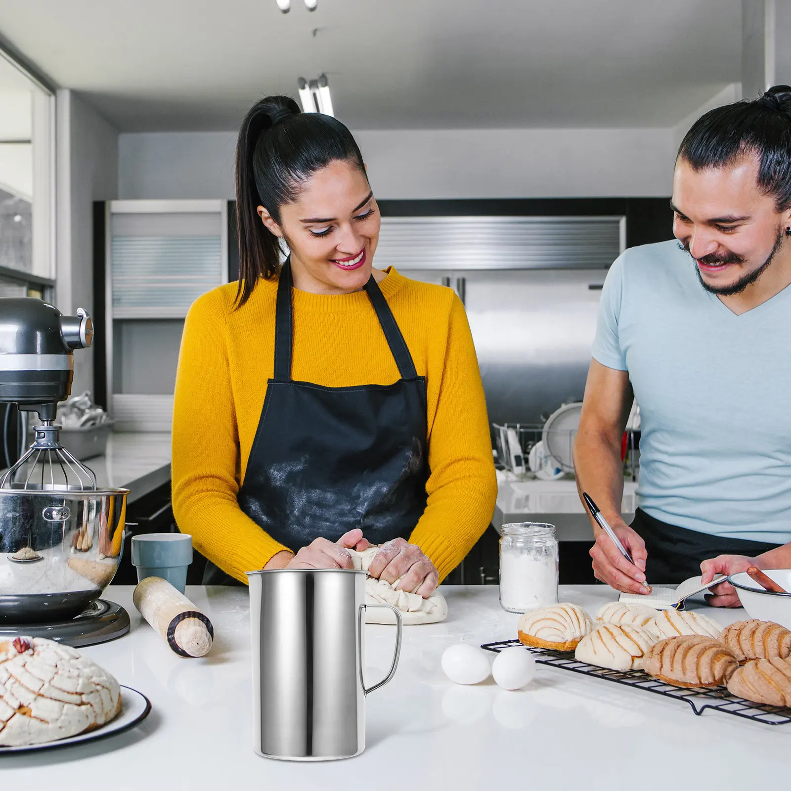 

2000Ml Stainless Steel Measuring Cup with Pouring Spout and Handle Clear Graduations for Kitchen Baking Laboratory Coffee Milk