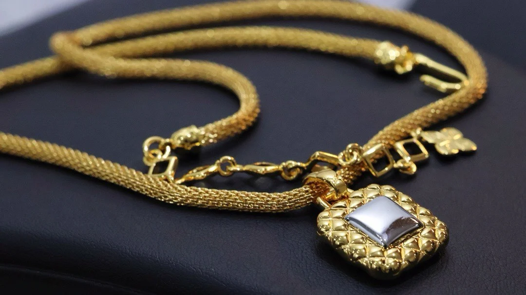 

Medieval fashion exquisite color pendant necklace