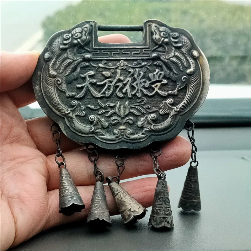 

Antique silver lock longevity lock [inherited from heaven] collection of silver-plated white copper ornaments