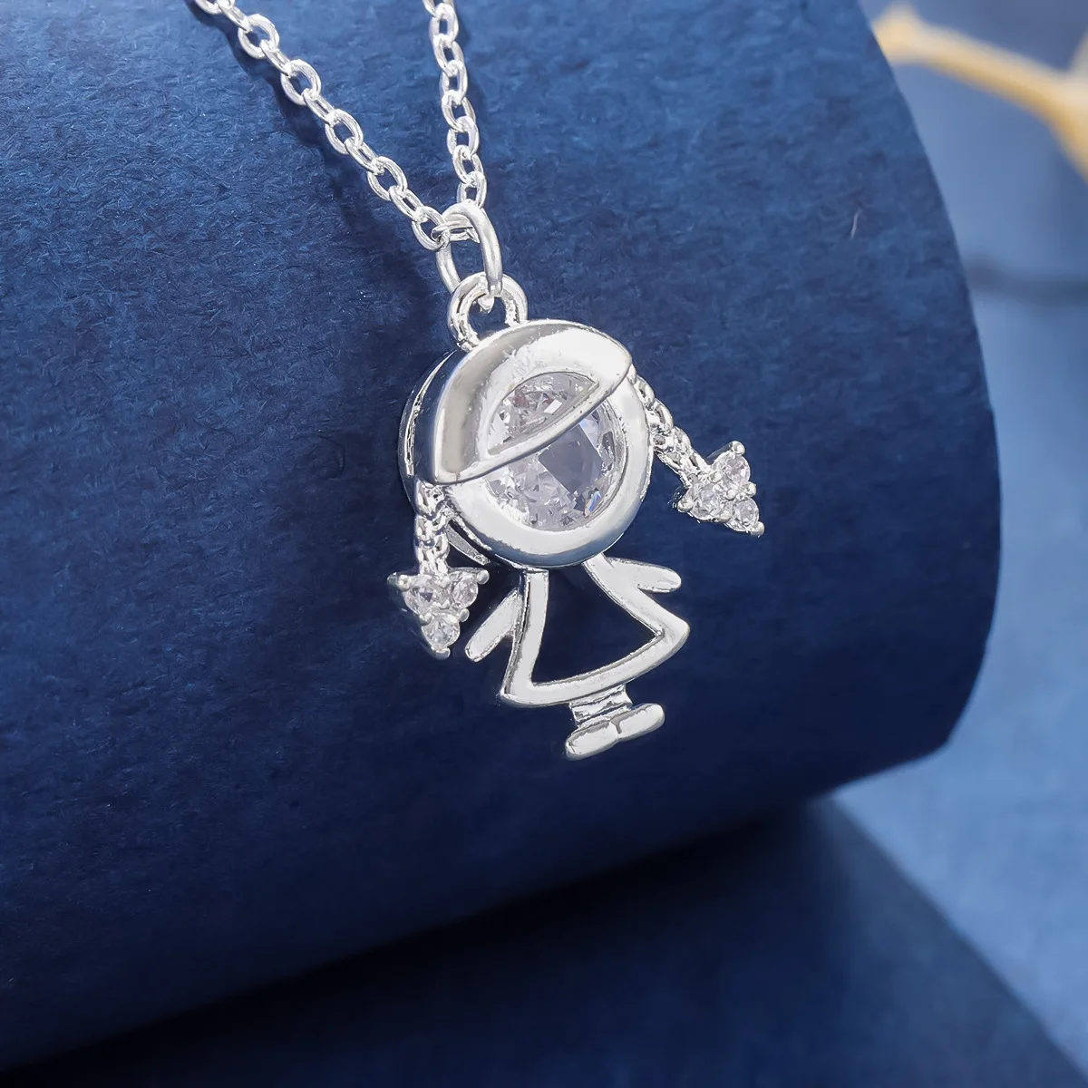 Fashion Diamond Inlaid Fried Dough Twists Braid Little Girl 925 Sterling Silver Hollow Personality Pendant Necklaces  XL288