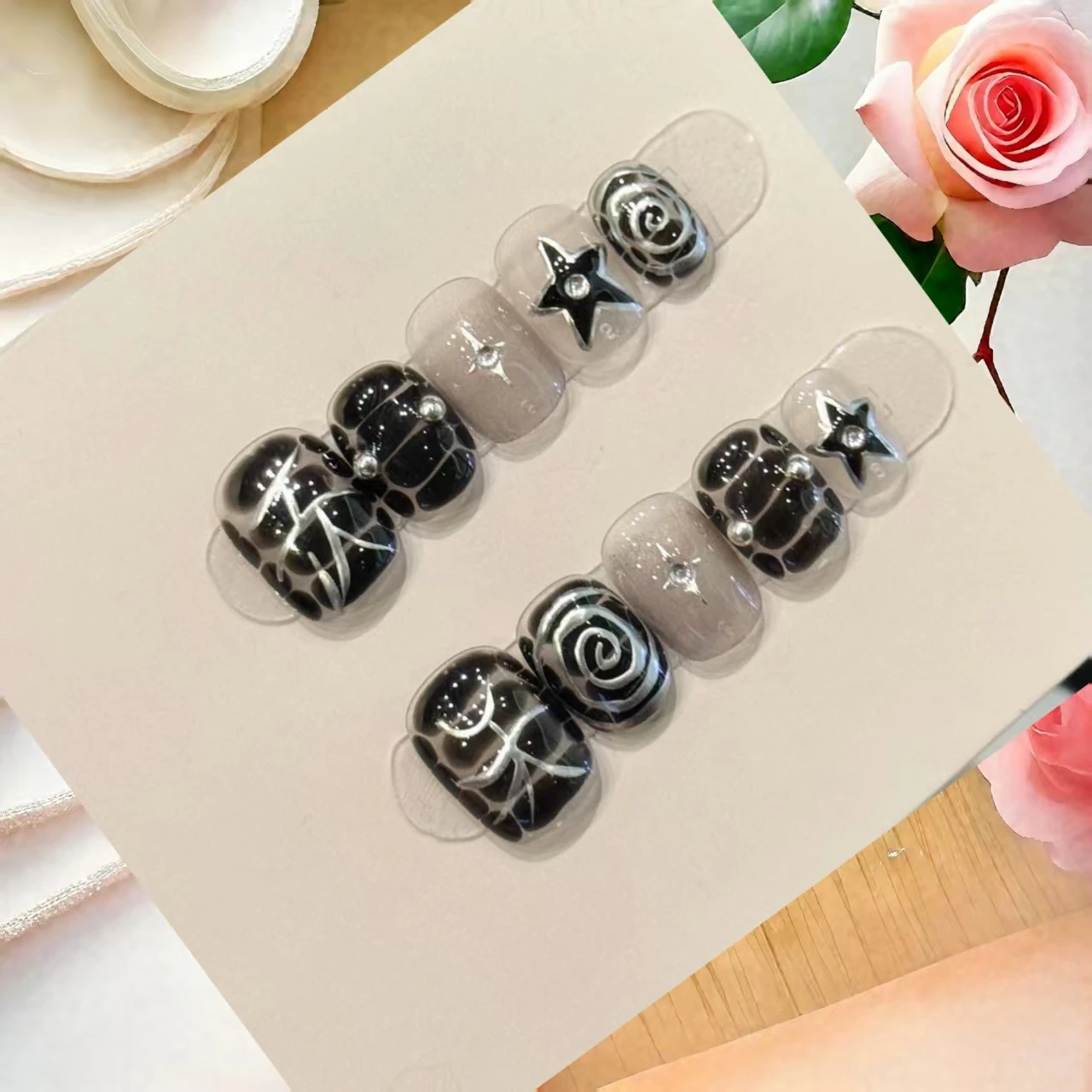 

10PCS Luxury Handmade Press On Nails Black Sweet Cool Girl Style Short Round Design 3D Star Nail Art With 4-PIECE Tools