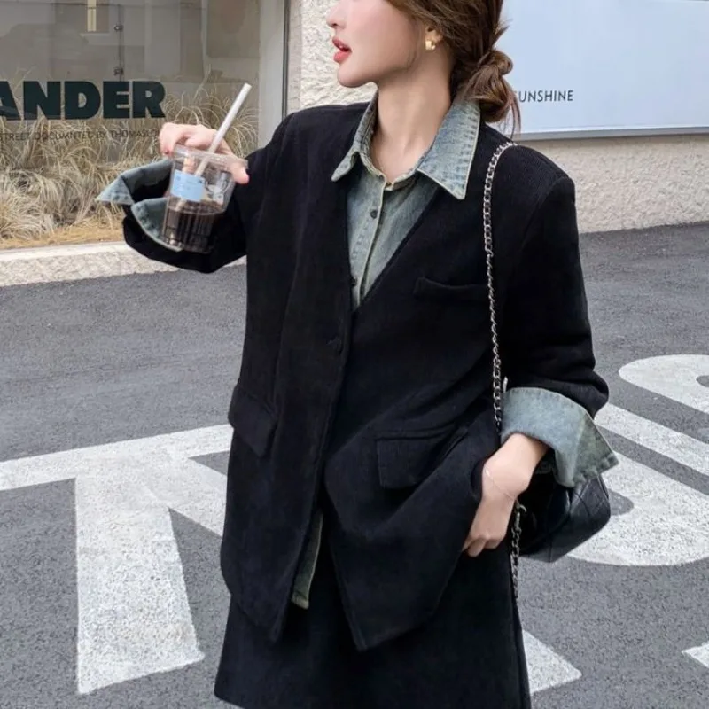 Traje holgado de primavera para mujer, dos abrigos falsos empalmados de tela vaquera coreana, falda, dos conjuntos de conjuntos a juego con reducción de edad