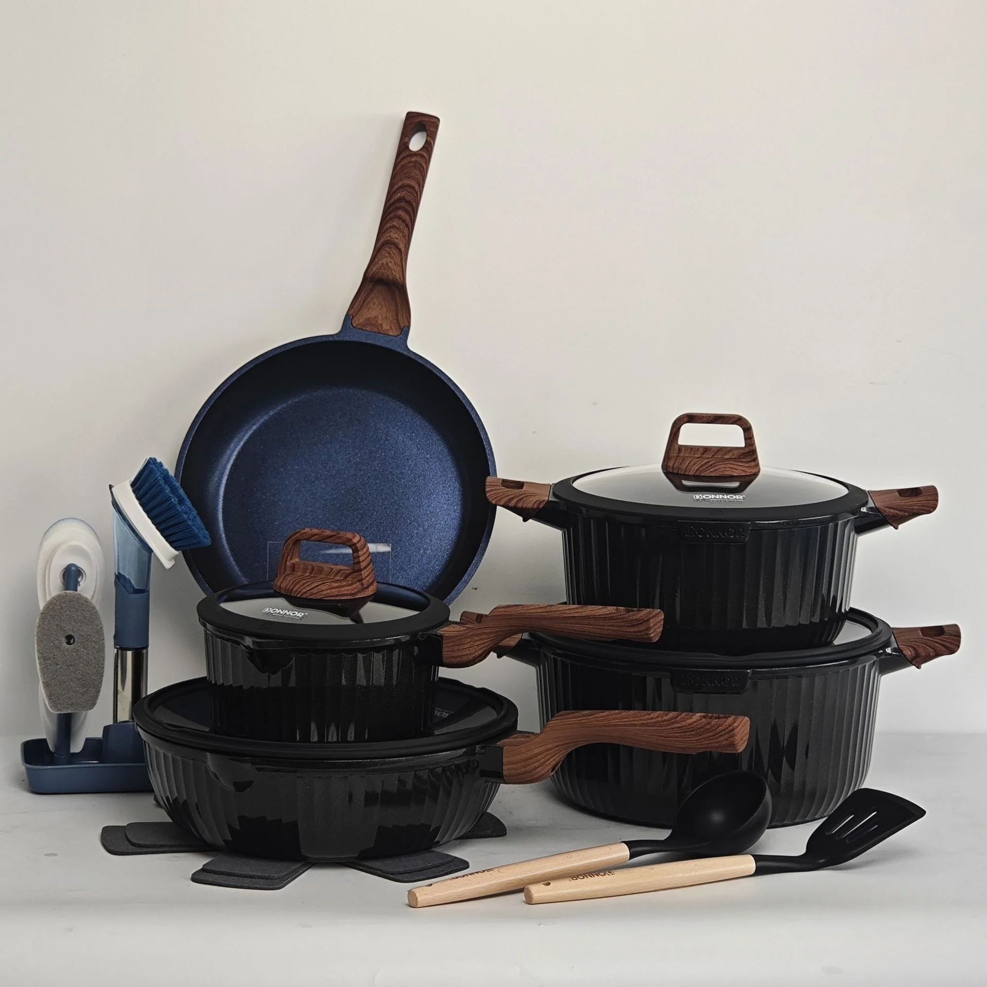 Modern Design Wide Stripe 20-Piece Aluminum Alloy Cookware Set with Silicone Cover Non-Stick Multi-Hob Compatible Casserole