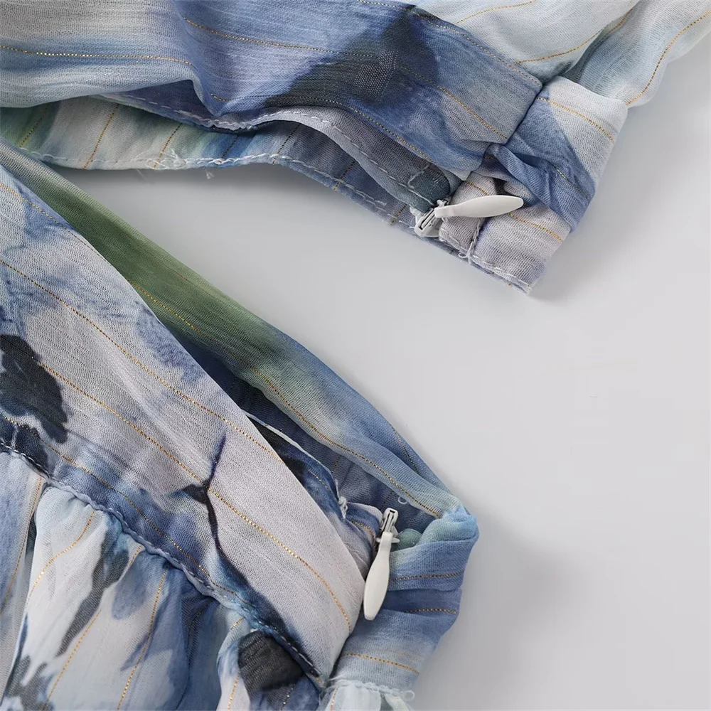 เดรสพิมพ์ลายเส้นโลหะเปิดเอวเซ็กซี่ คอวี สไตล์หวานซ่อนเปรี้ยวแบบยุโรปและอเมริกา สำหรับผู้หญิง ฤดูร้อน