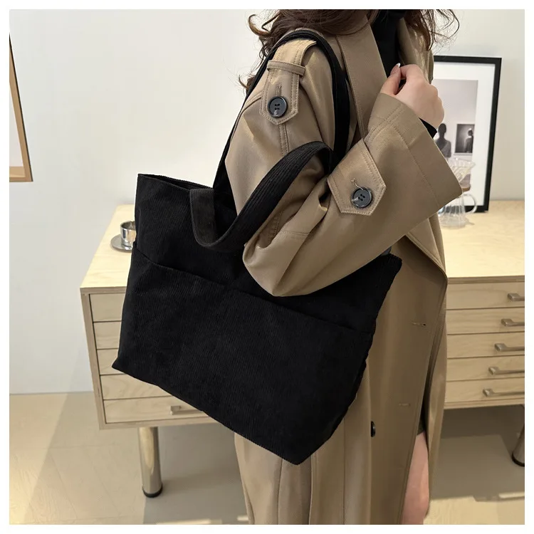 Lässige Cord-Tragetasche mit großem Fassungsvermögen, minimalistischem Design, weicher Stoff, Schultertasche für Damen, ideal für den täglichen Pendlergebrauch. – Detail 18