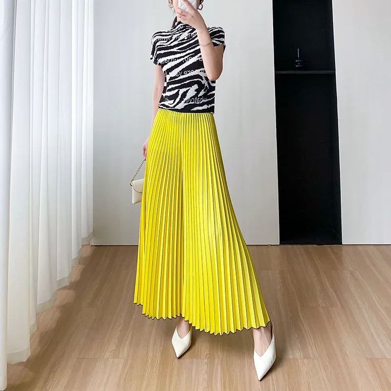 Comfortable, fashionable, casual, high-end, simple, loose, wide leg skirt pants for women summer 2025, new pleated design - Image 6
