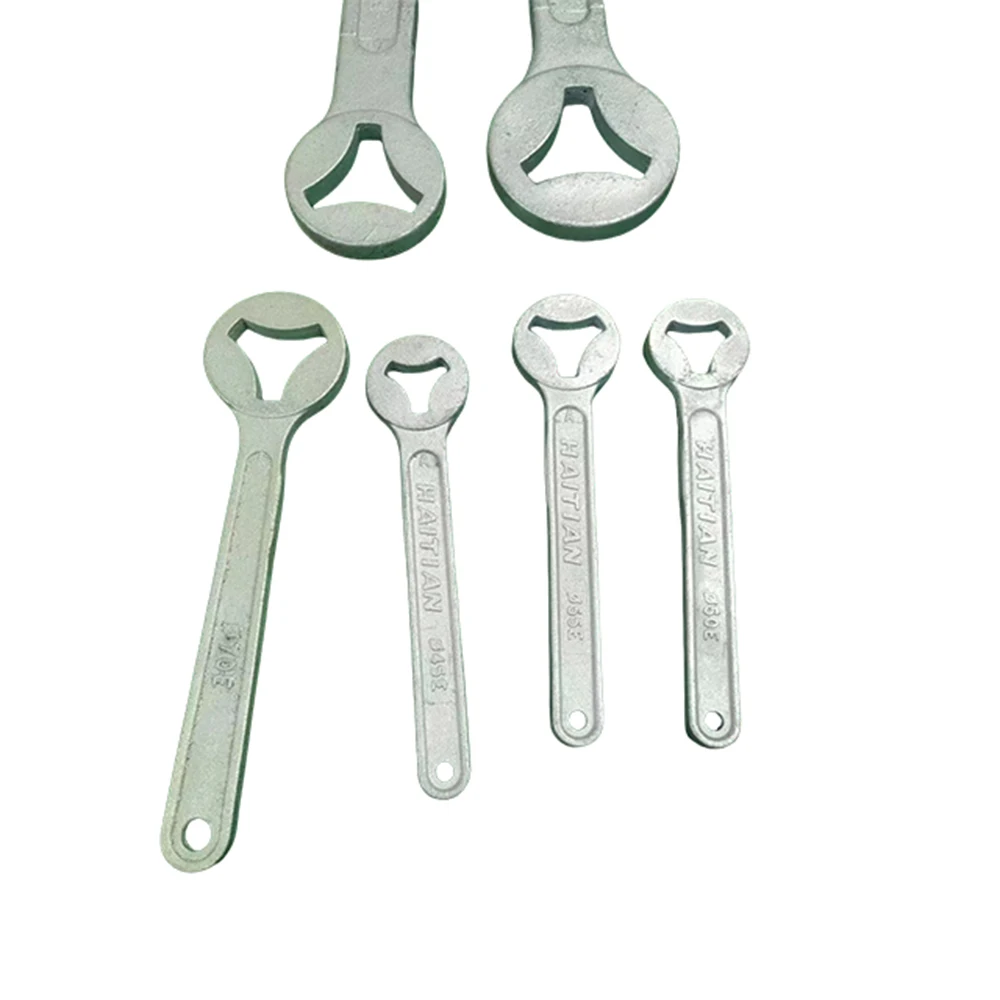 

Custom injection molding parts include screws—essential components for injection molding machines, extruder screws, and barrels