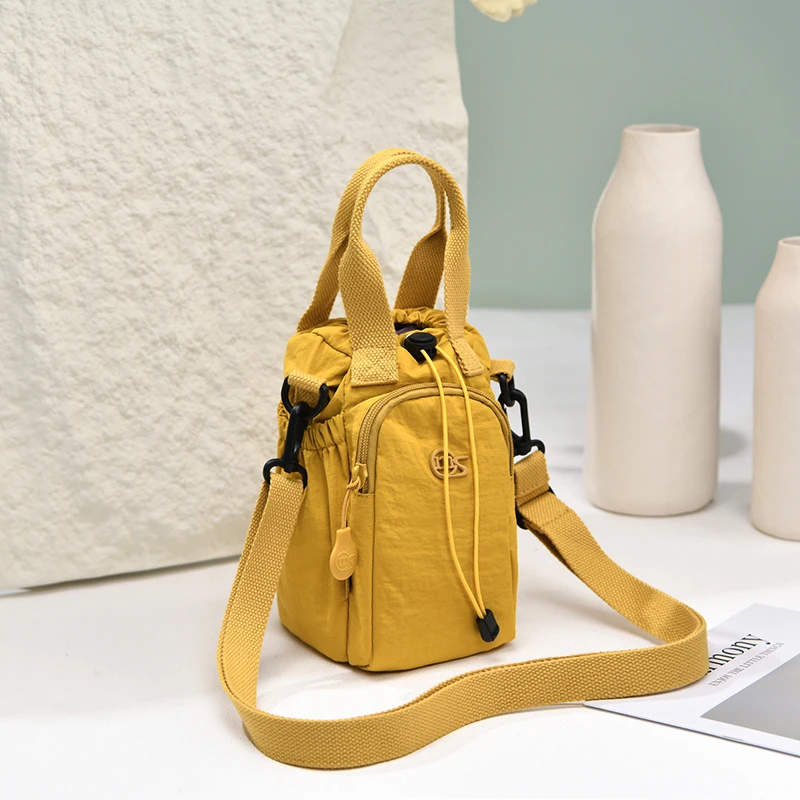 Tragbare Wasserflaschentasche mit Kordelzug, Kleine Handtasche mit Handyfach und Verstellbarem Schultergurt für Reisen und Spaziergänge – Detail 4