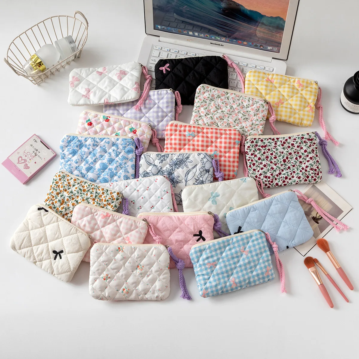 花柄の口紅用メイクアップバッグ、女性用ヘッドフォンデータケーブル収納バッグ、旅行用小物入れカードバッグ、生理用ナプキン収納