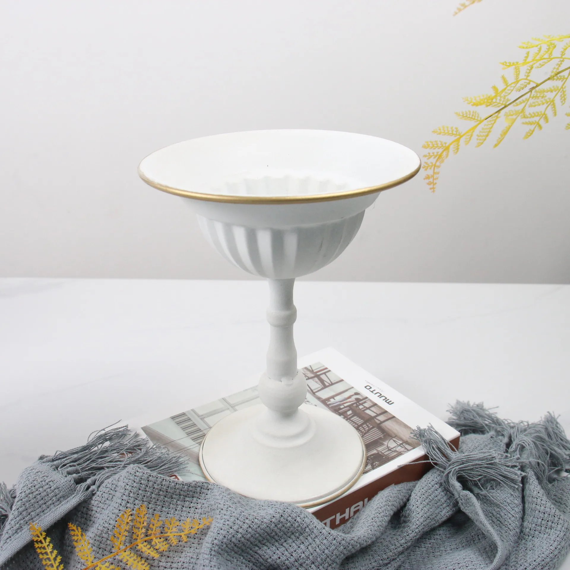 Factory Direct Compatible with Court Style White Tall Pot Decoration Dried Flower Arranger Vase Ornament