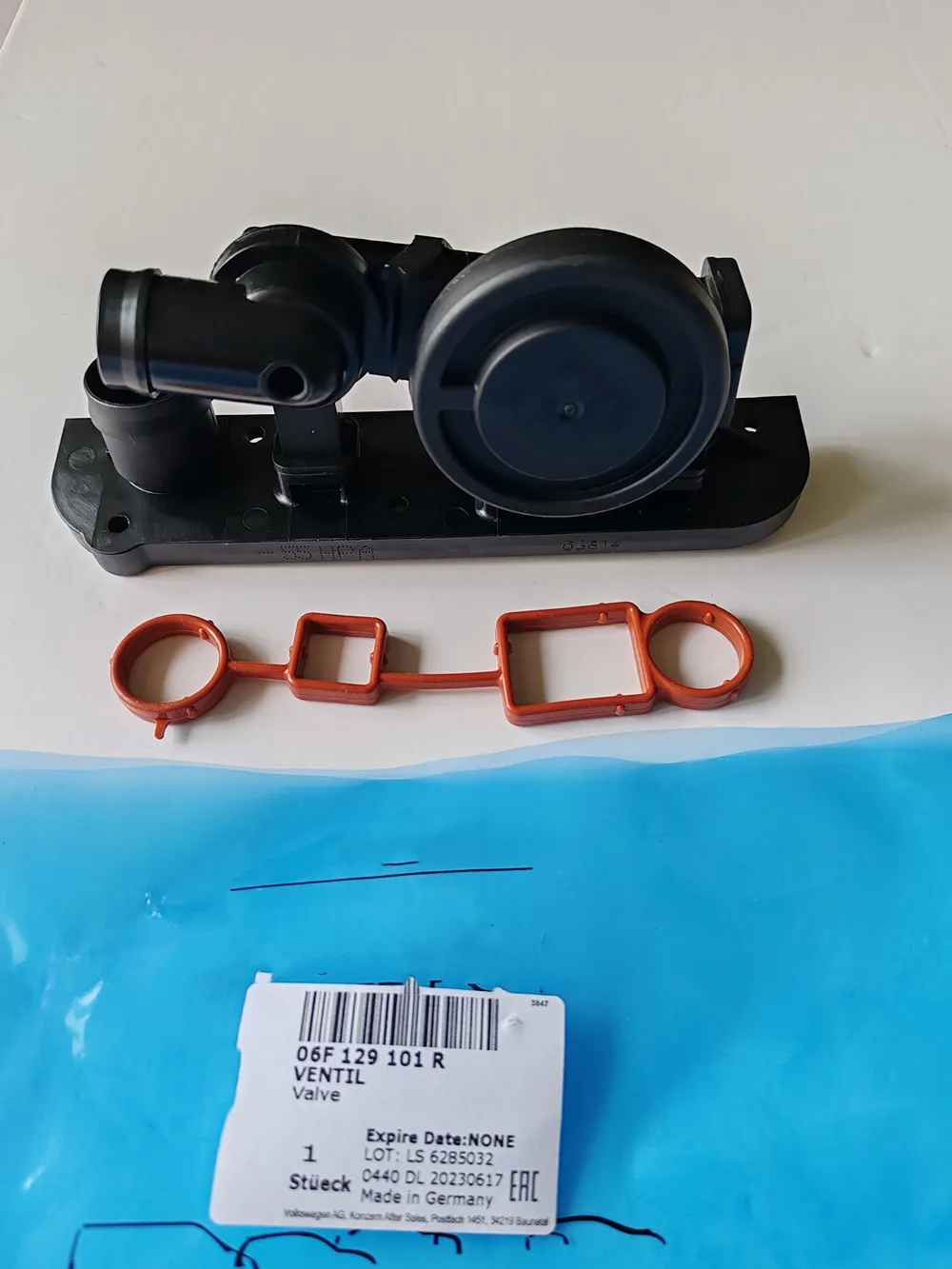 OEM Genuine Oil Separator PCV Pressure Control Valve & Gasket Set For VW Audi 2.0L 06F129101R / 06F129101N / 06F103483E