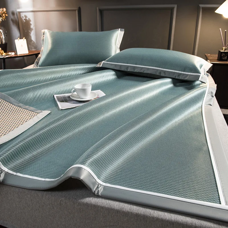 

Customizable spring and summer new 1200D encryption solid color ice silk air conditioner seat three-piece set