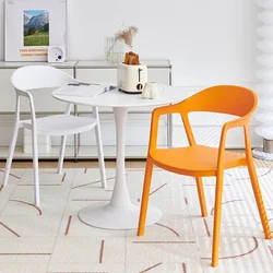 Sillas de plástico modernas para comedor, sillón de lujo ultraligero con reposabrazos, soporte para el codo, suministros de interior plegables únicos