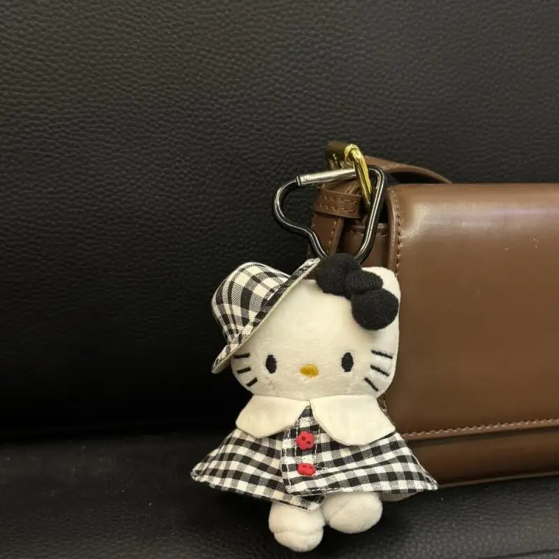Urocza pluszowa zabawka Sanrio Hello Kitty z króliczkiem do przytulania, breloczek z płaszczem w kratę, dekoracja do plecaka, prezent urodzinowy dla dziewczynki na święta.
