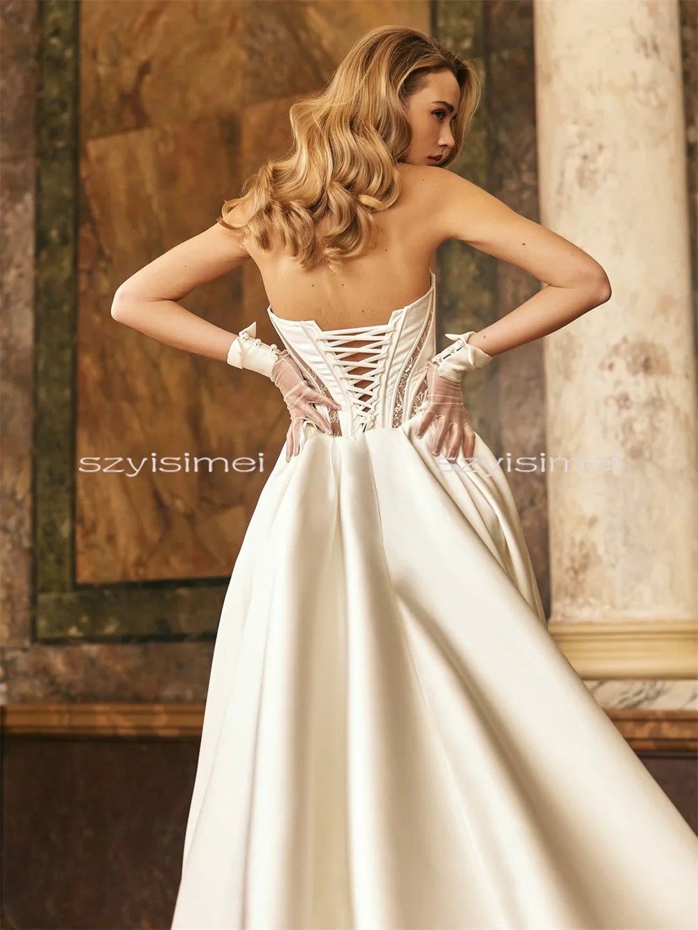 Abito da sposa dal design unico con scollo a cuore e pizzo per le donne Abito da sposa a trapezio con lacci sul retro Abito da sposa personalizzato