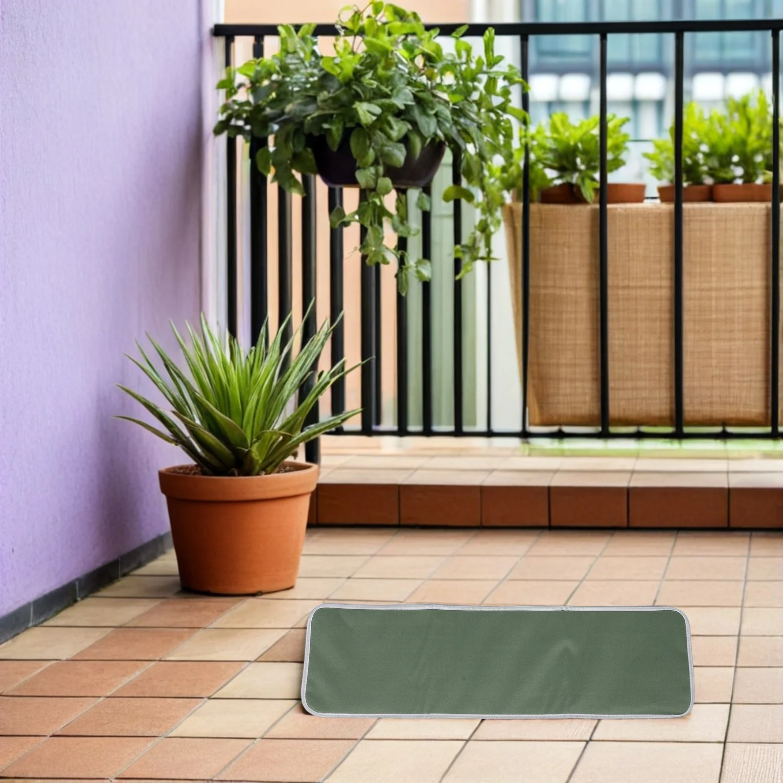 

3Pcs Insulated Plant Pot Covers for Winter Outdoor Flowers Shrubs Frost Protection Wrap Fits Pots 25Cm Aluminum Foil Insulation