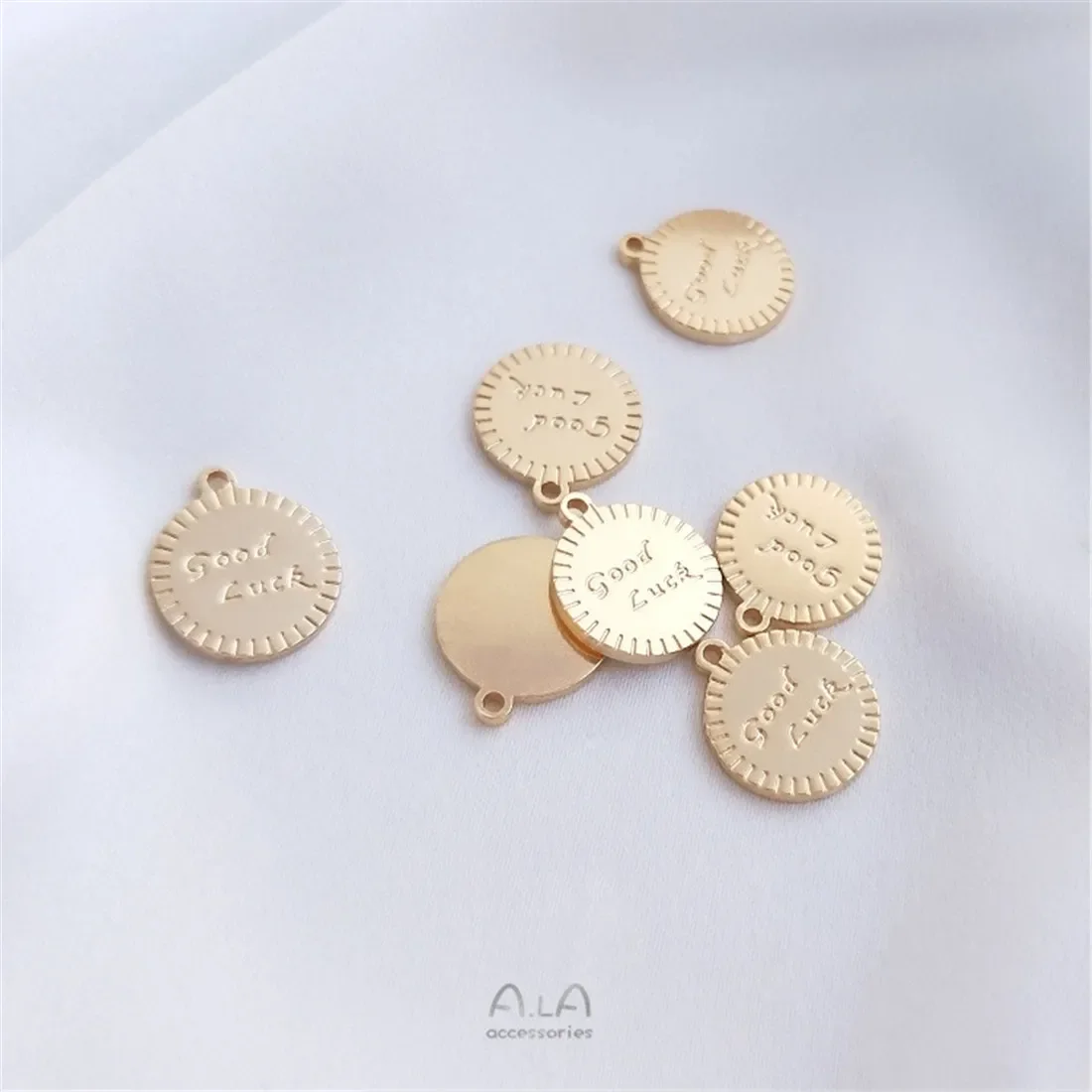 

Hanging Tag 14K Gold Round Tag Pendant GoodLuck Handmade DIY Necklace Bracelet Collarbone Pendant C373