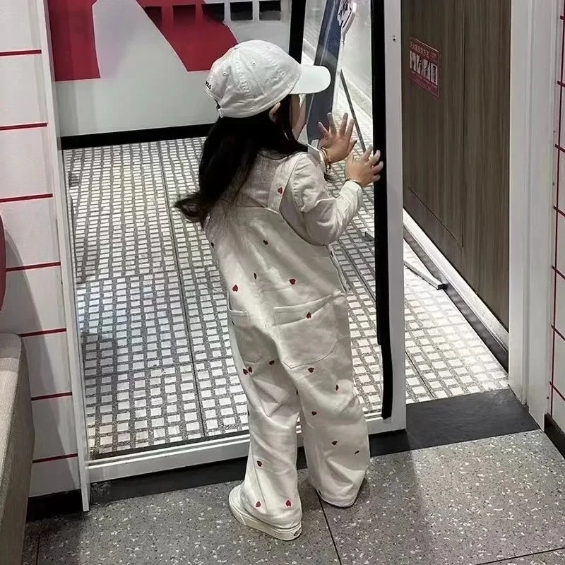 

Милый комбинезон с красным сердечком для девочек, кавайные брюки на подтяжках для маленьких девочек, брюки 80-130 см, корейский детский комбинезон