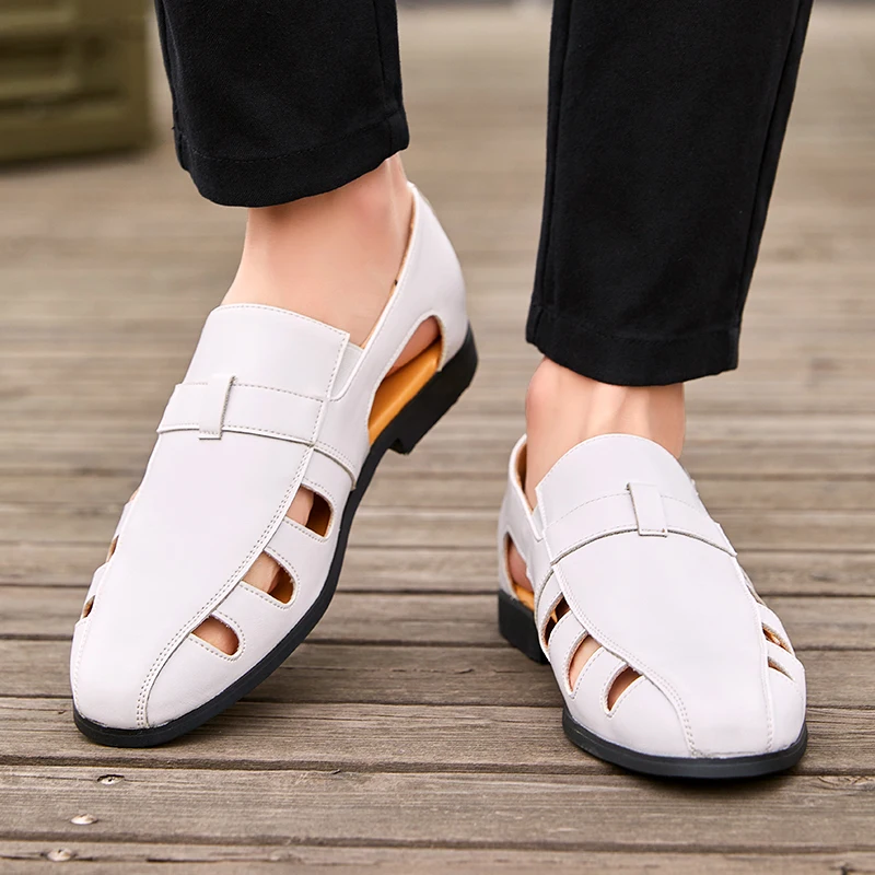 Summer New Sandals with Hollow Buckle Breathable Lightweight Comfortable Casual and Fashionable Beach Men Shoes