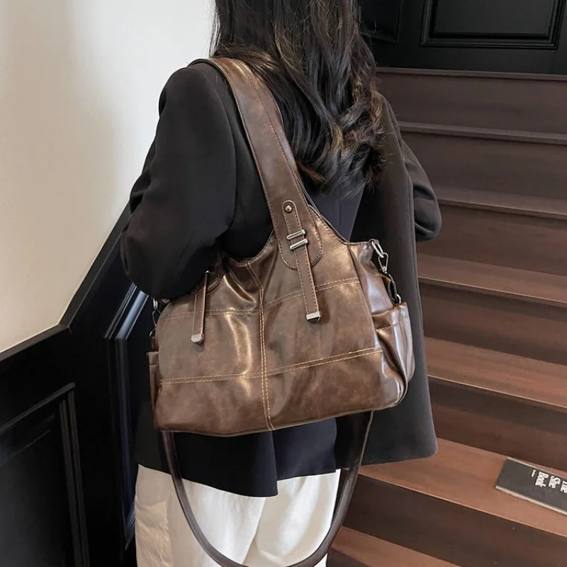 

High-End Unique Minimalist Crossbody Handbag For Women With Vintage Fashionable Letter Logo Leather And Spacious Commuter